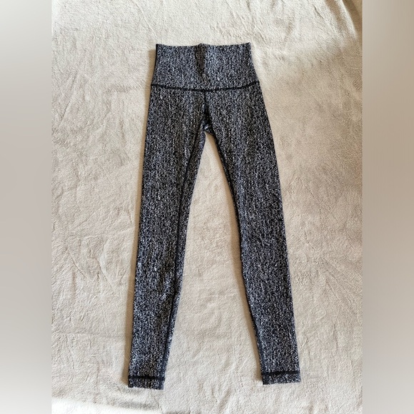 Lululemon EUC Wunder Under Pant (Hi-Rise)
Luon Suited Jacquard Black White - Picture 7 of 14
